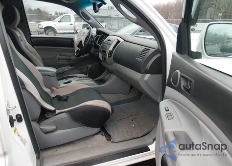 2011 Toyota Tacoma Base V6 z USA, uszkodzony, nr VIN 5TFUU4EN4BX002880